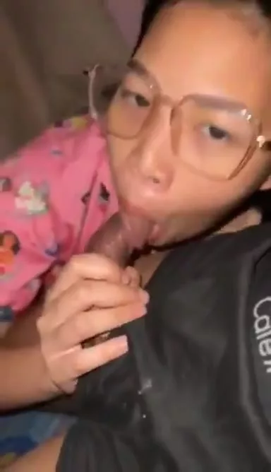Istri Berkacamata Main Kontol